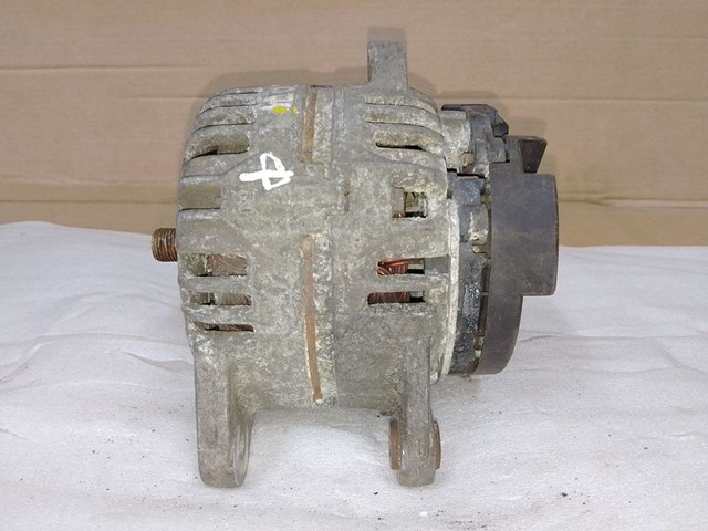 Автомобильный генератор 8200726639 RENAULT