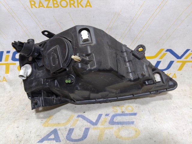 Фара дальнего света в сборе 8200744753 RENAULT
