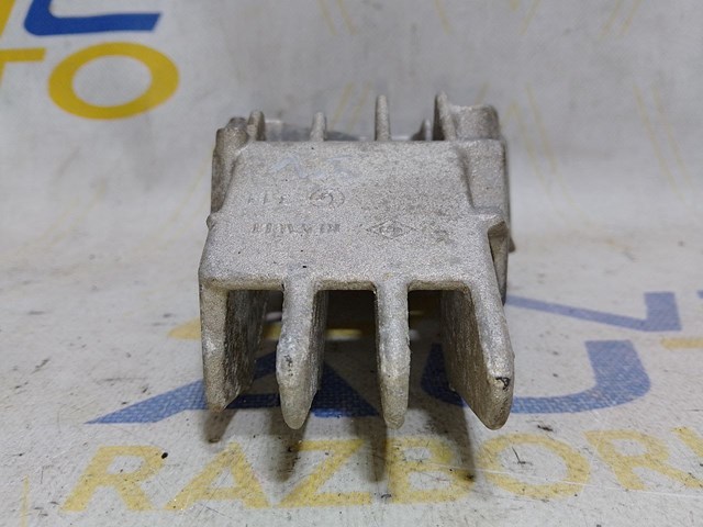 Кронштейн крепления форсунки 8200771226 RENAULT