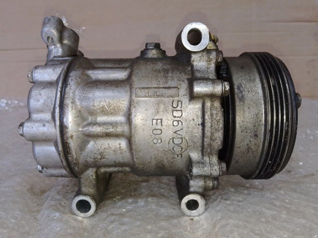 Компрессор системы кондиционирования 8200840770 RENAULT