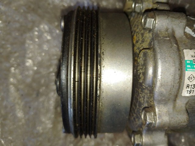 Компрессор кондиционера 8200840899 RENAULT