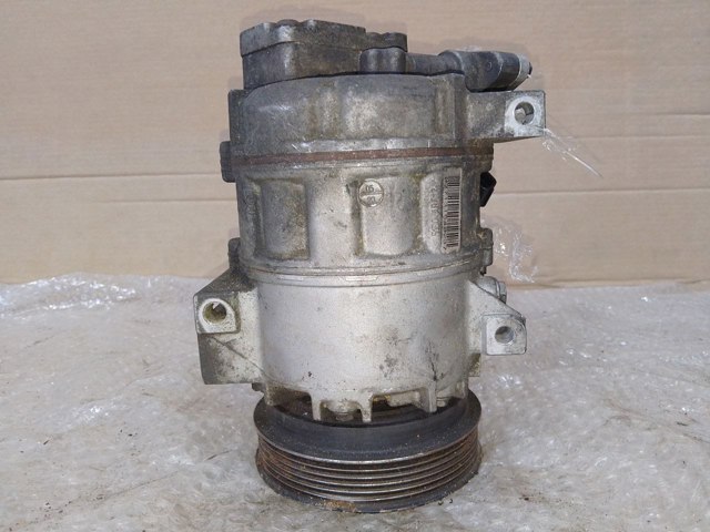 Компрессор климатической установки 8200898810 RENAULT