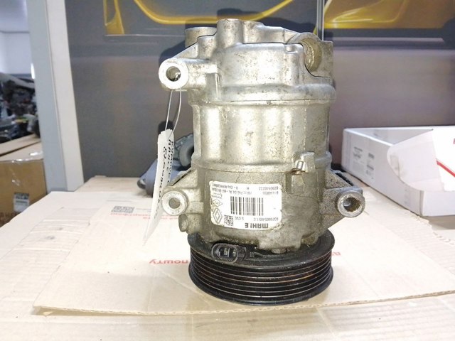 Компрессор климатической установки 8200940233 RENAULT