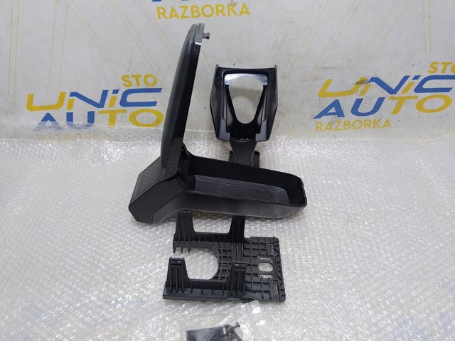RENAULT 8201533390 Подлокотник центральной консоли в наличии Украина
