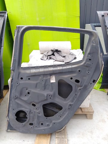 Задняя правая дверь 821008626R RENAULT