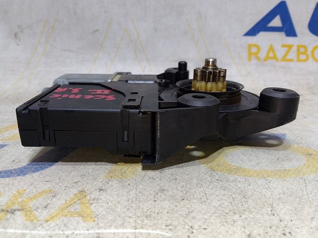 Моторчик стеклоподъемника двери задней, правой 827300005R RENAULT