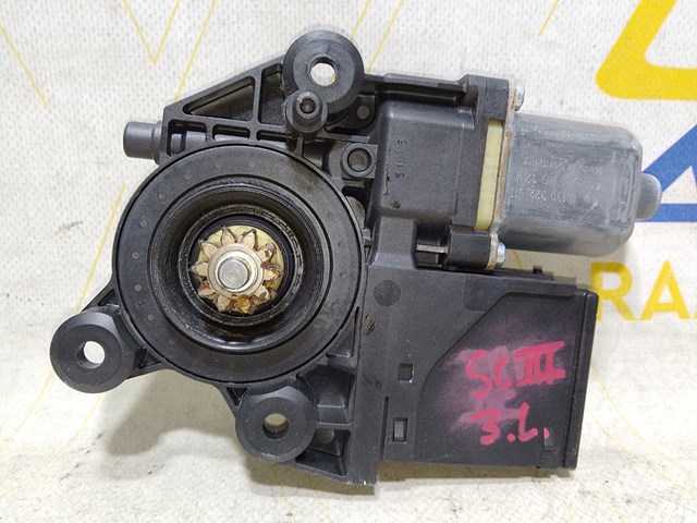 Привод электростеклоподъемника задний 827310166R RENAULT