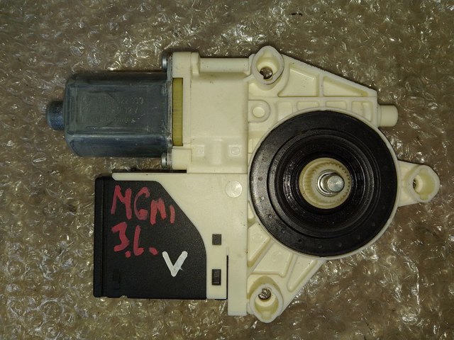 Моторчик стеклоподъемника двери задней, левой 827310185R RENAULT