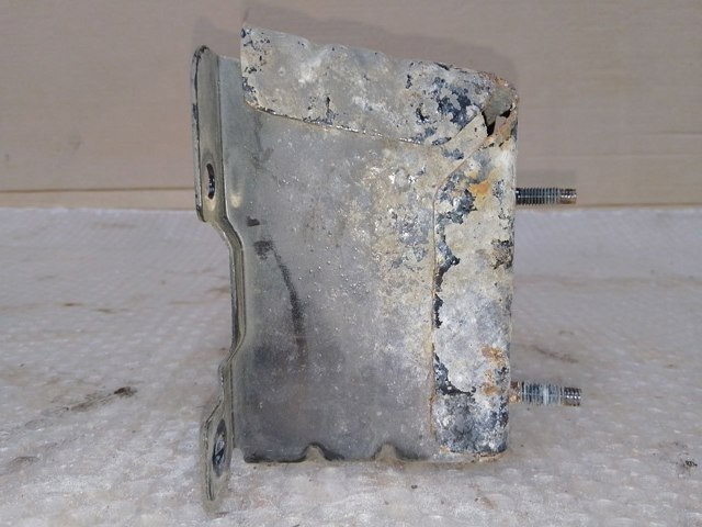 Кронштейн усилителя заднего бампера 852103NF0A NISSAN