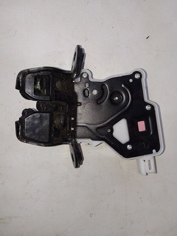 Замок пятой двери 90502DF30A NISSAN