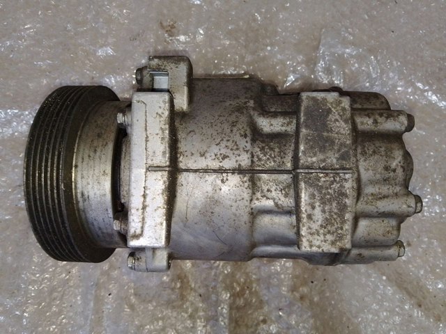 Компрессор климатической установки 926000097R RENAULT