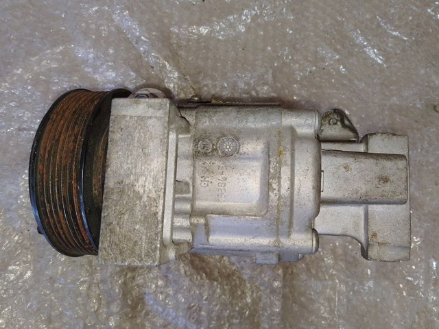 Компрессор кондиционера 926000216R RENAULT