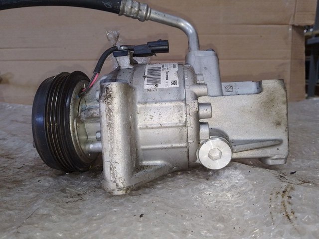 Компрессор кондиционера 926000287R RENAULT