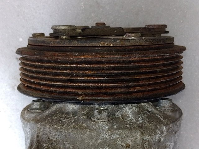 Компрессор климатической установки 926002410R RENAULT