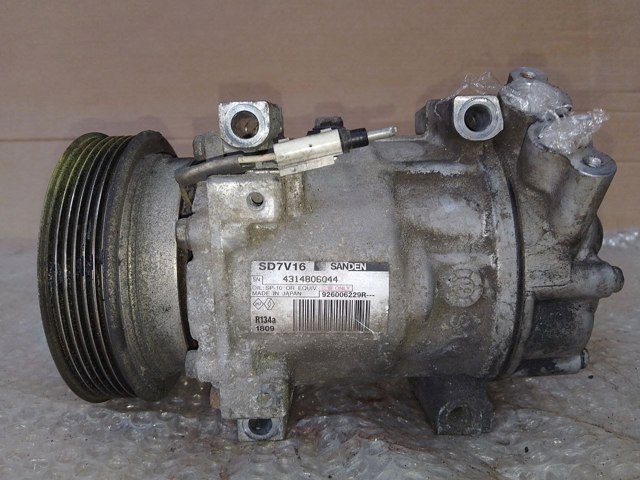 Компрессор климатической установки 926006229R RENAULT