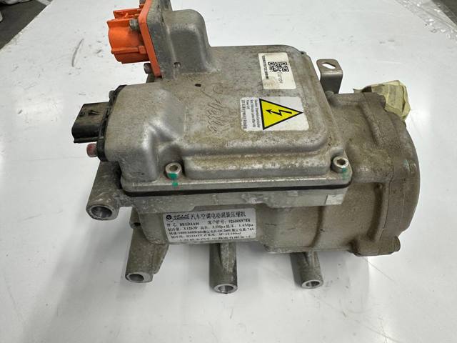 Компрессор климатической установки 926006978R RENAULT