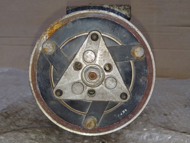 Насос кондиционера 926008670R RENAULT