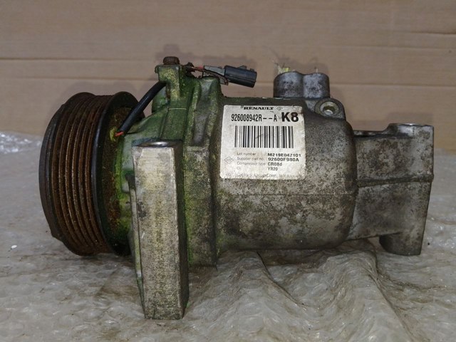 Компрессор системы кондиционирования 926008942R RENAULT