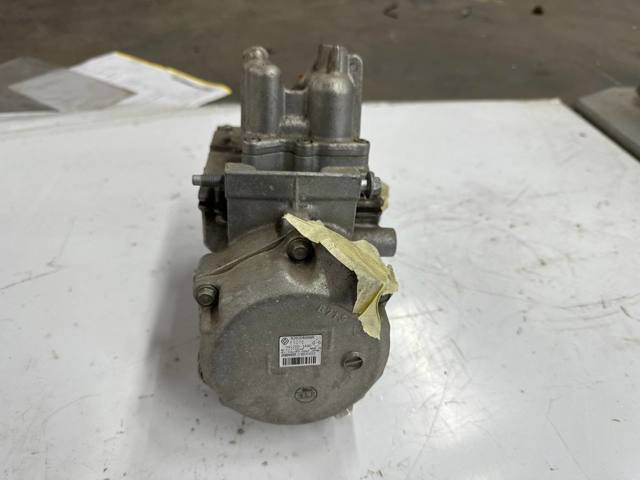 926008999R RENAULT Компрессор кондиционера купить в Украина
