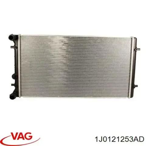 Радиатор охлаждения двигателя 1J0121253AD VAG