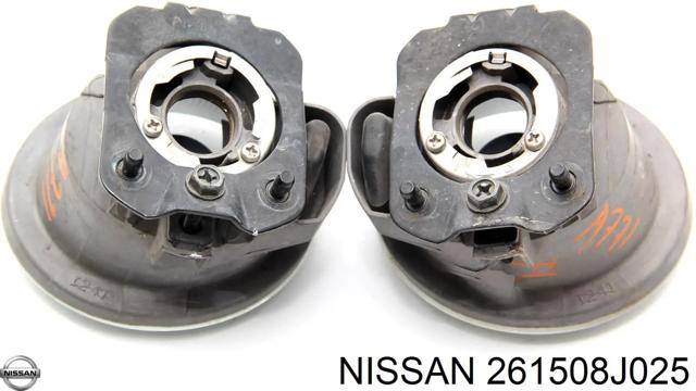 Противотуманка правая 261508J025 NISSAN