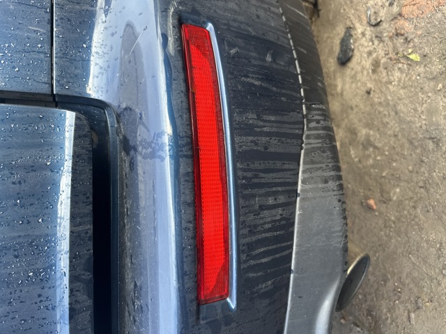 Катафот (отражатель) заднего бампера, правый 26560CG000 NISSAN