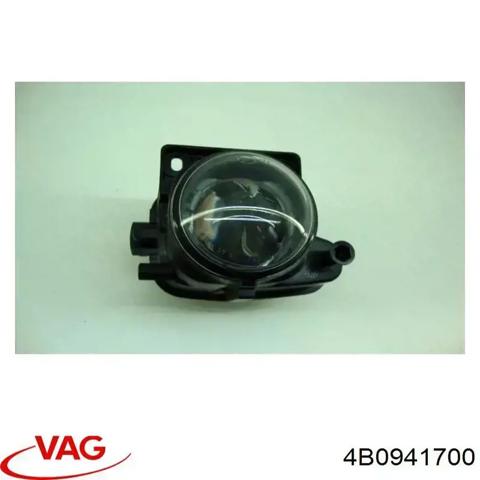 Противотуманка правая 4B0941700 VAG
