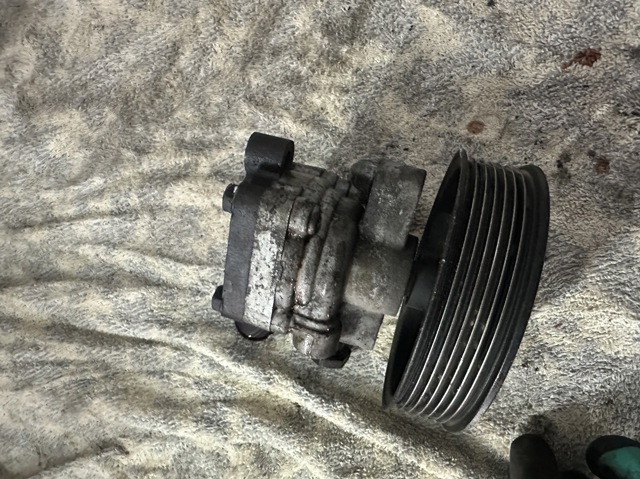 Насос гидроусилителя руля 571003E050 HYUNDAI