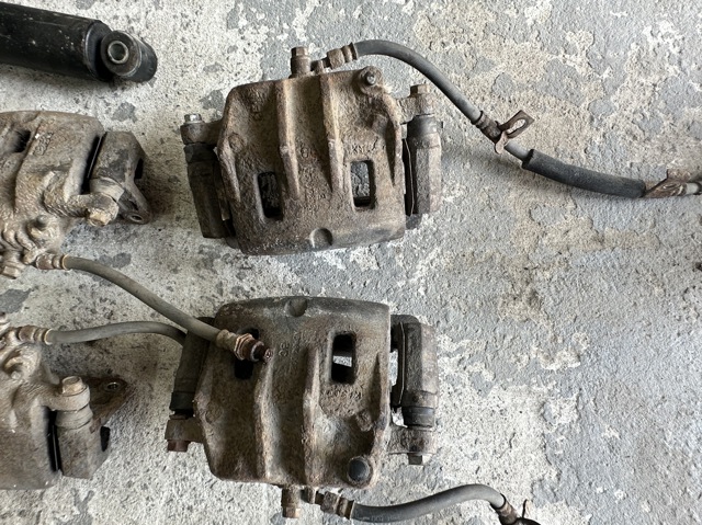 HYUNDAI 582303E000 Суппорт тормозной задний правый в наличии Черновцы