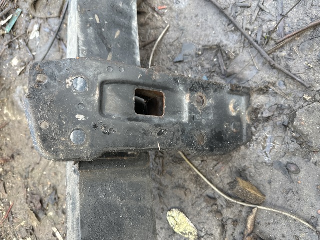 62210CG000 NISSAN Кронштейн усилителя переднего бампера купить в Житомир