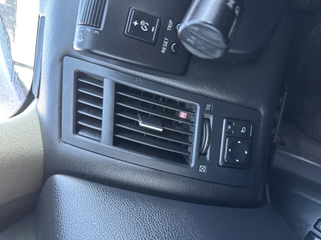 Решетка воздуховода левая 68761CG000 NISSAN