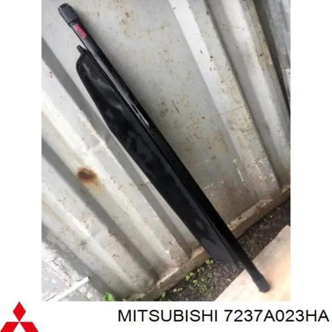 Солнцезащитный экран багажника 7237A023HA MITSUBISHI