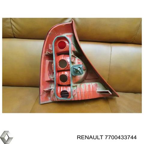 Фонарь задний правый 7700433744 RENAULT