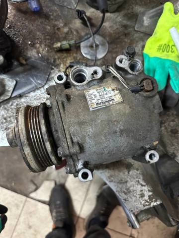Компрессор системы кондиционирования 7813A035 MITSUBISHI