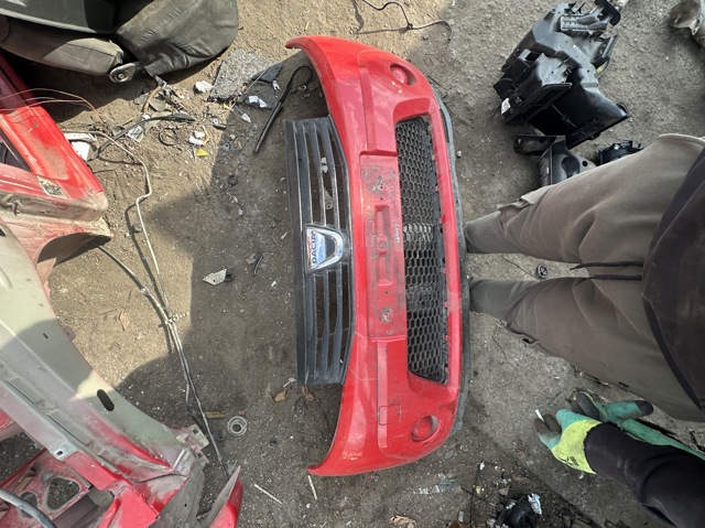 Бампер передний 8200526596 RENAULT
