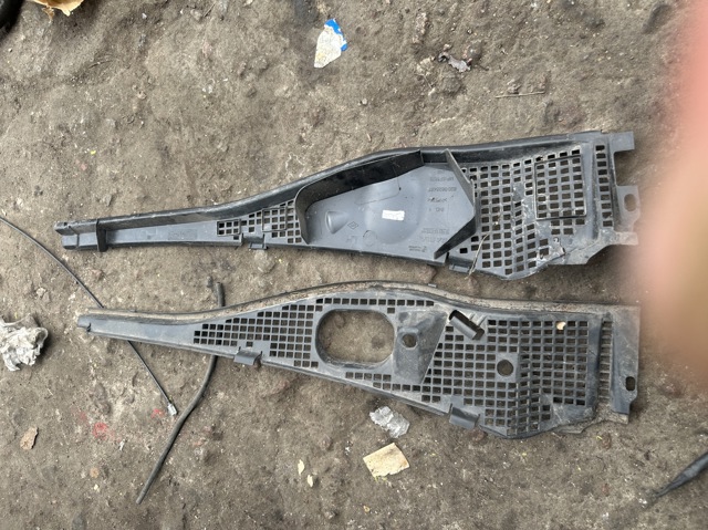 RENAULT 8200825457 Решетка дворников левая в наличии Днепр