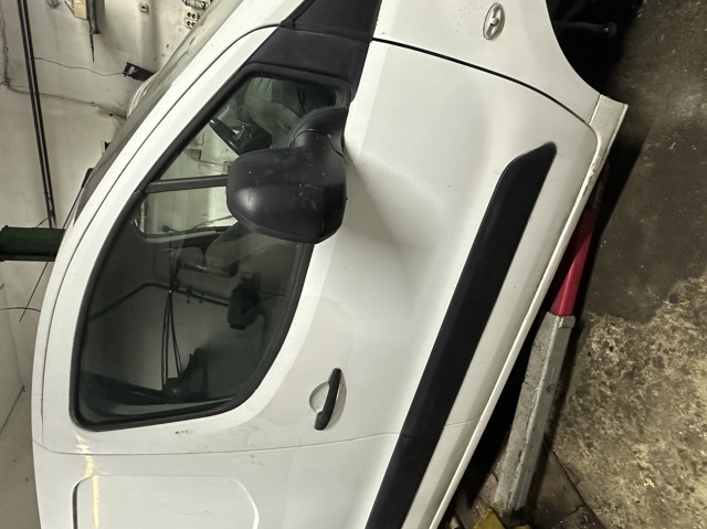 Пассажирская передняя дверь 9004Z6 PEUGEOT