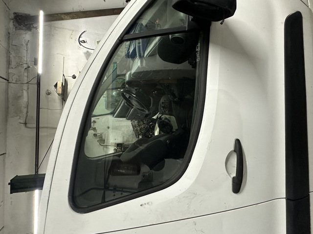 Стекло передней правой двери 9202L6 PEUGEOT