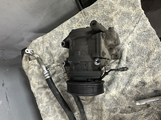 Насос кондиционера 977013E000 HYUNDAI