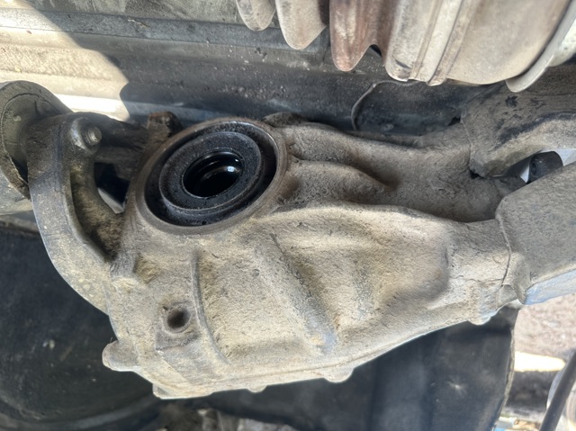 MERCEDES A6393501114 Задний редуктор в наличии Ирпень