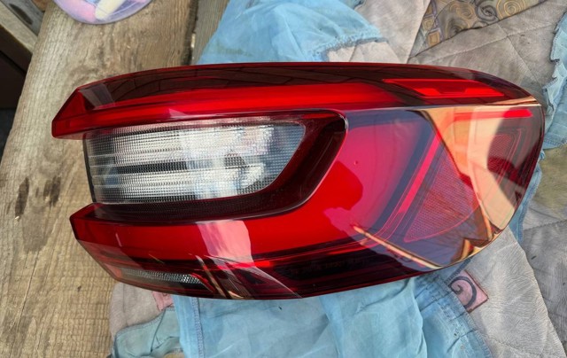 Задний левый внешний фонарь 63219448071 BMW