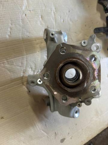 Кулак поворотный правый 8W0505460D VAG