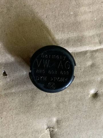 Болт креплення запасного колеса 8W0803899 VAG
