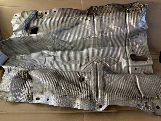 Тепловой экран выхлопа 8W0804160C VAG