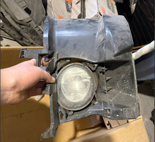 Крепление противотуманки, левой 51117266197 BMW