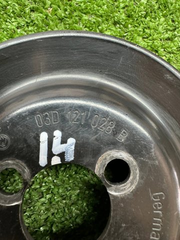 VAG 03D121028B Шкив водяной помпы в наличии Черкассы