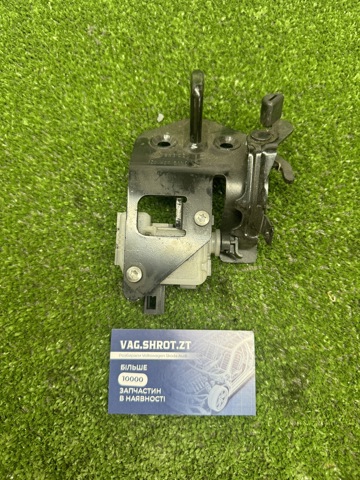 1Z0827511C VAG Петля-зацеп (ответная часть) замка двери задней (багажной 3/5-й) купить в Чернигов