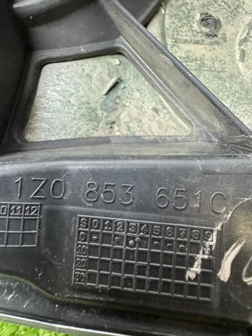 1Z0853651C VAG Решетка радиатора купить в Полтава