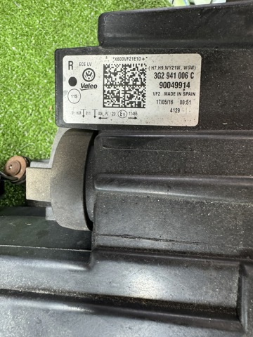 VAG 3G1941006C Правая фара в наличии Павлоград
