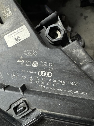 4M0941034A VAG Правая фара купить в Запорожье